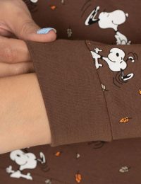 بلوز زنانه چاپدار اسنوپی و برگ - تصویر 3